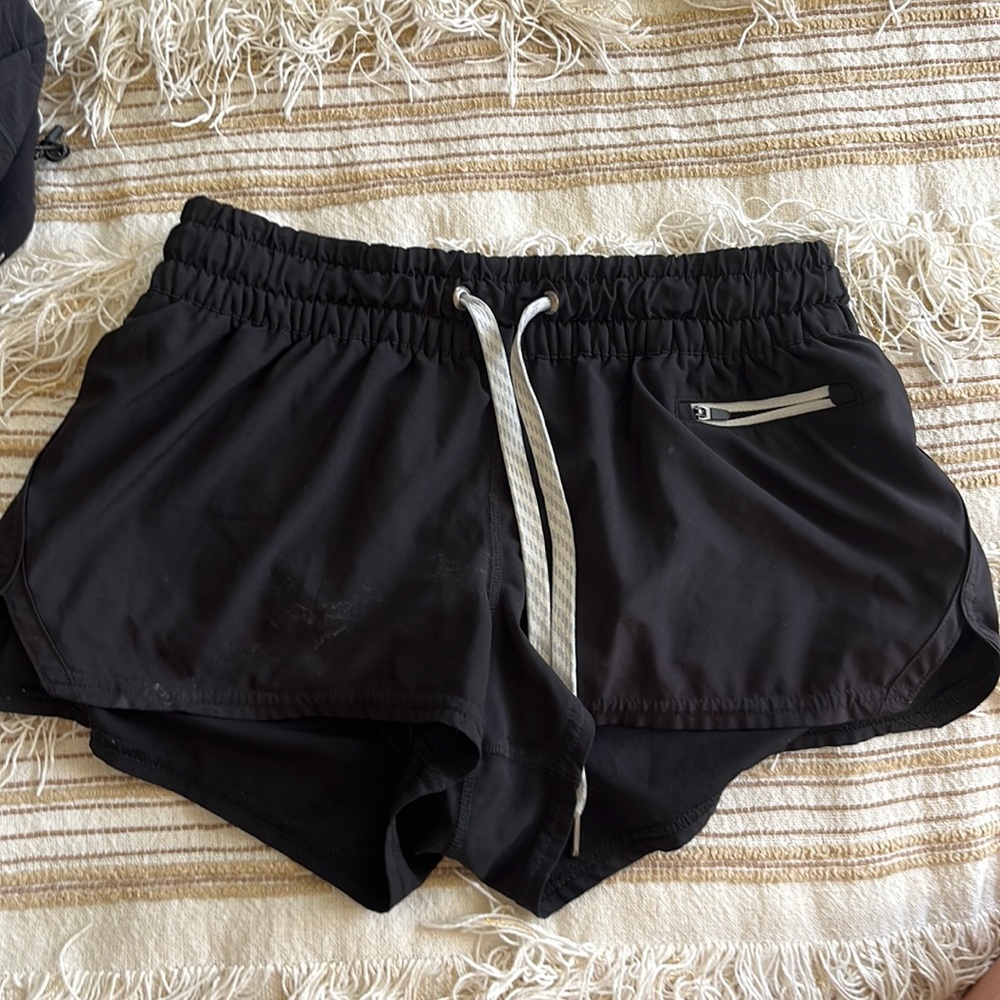 women’s vuori shorts, black, size XS
